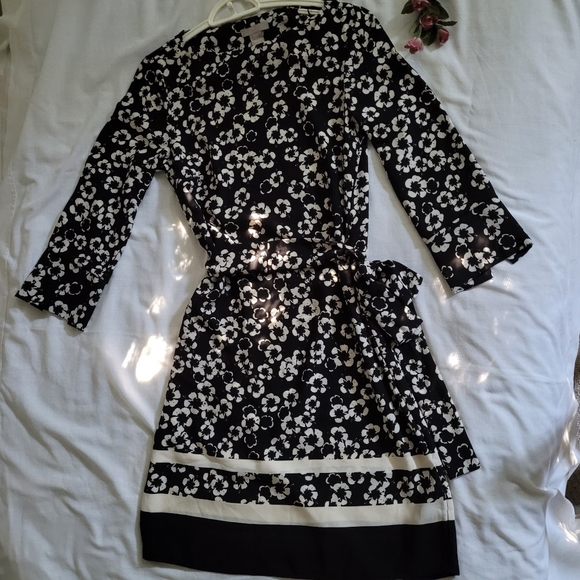 Size 2 - xs -  H&M Floral dress w/  tie belt black white - Picture 14 of 17